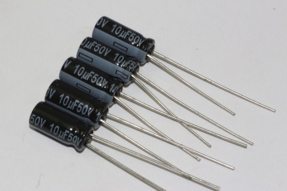 10x Panasonic FJ Series 2200µF 10V 105°C Low ESR Radial Electrolytic Capacitors