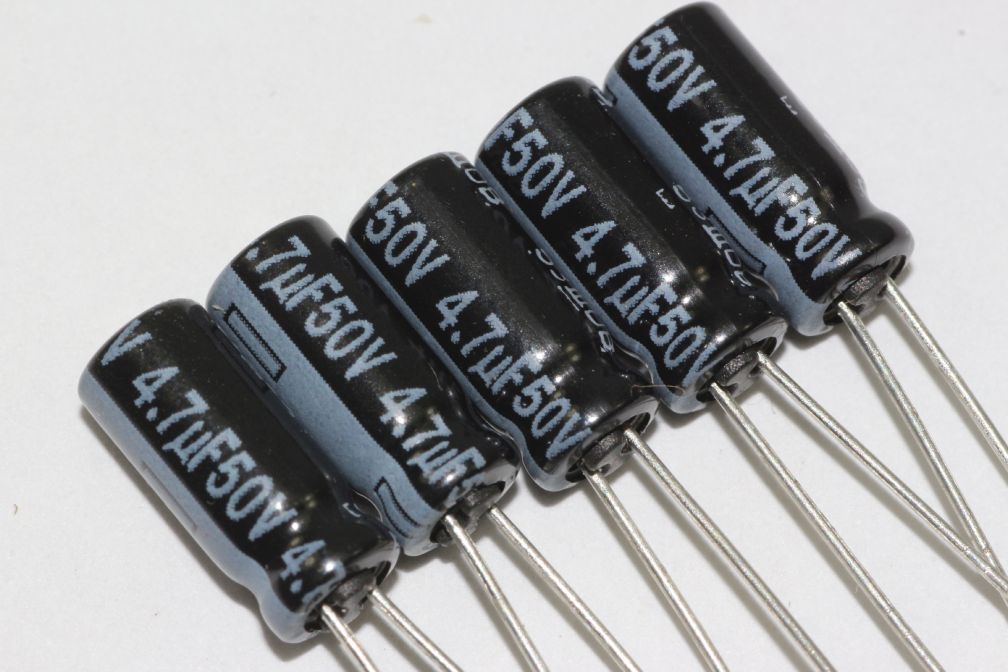 5 Stück 22uF 450V PANASONIC Elektrische Kondensator Long-Life LowESR 105°C THT